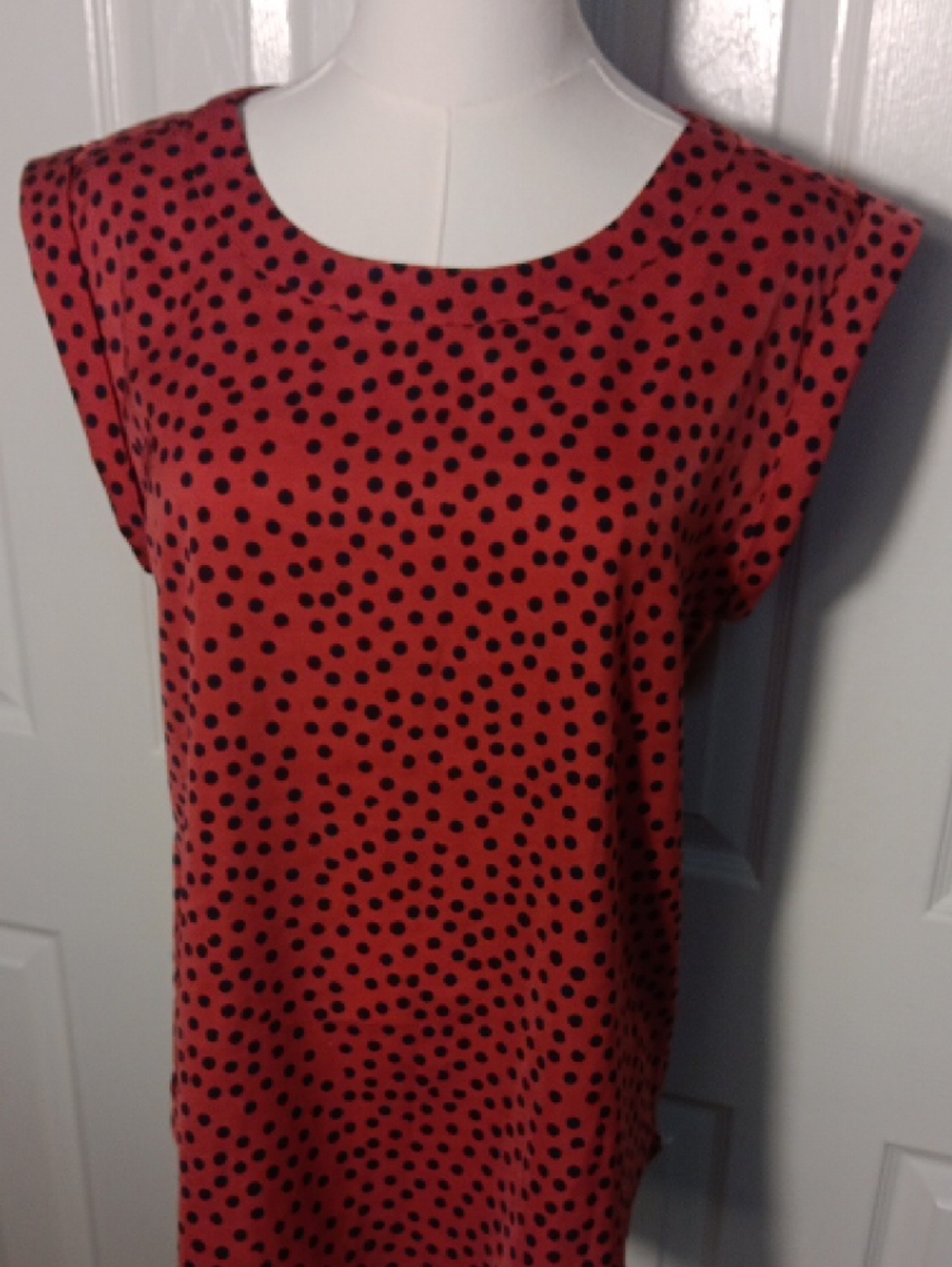 New! Ann Taylor Coral Red Polka Dot Folded Cap Sleeve Blouse - Picture 2 of 9